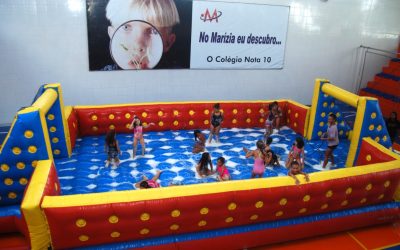 futebol de sabão brinquedo inflavel pula pula festa evento aniversario infantil criança cuiaba mt vg varzea grande